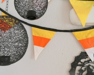 Need an easy Halloween sewing project to decorate for the season? This candy corn pennant banner is just the ticket! It's adorable, super simple and beginner friendly. Plus it will get the whole family in the mood for the spookiest holiday of the year!