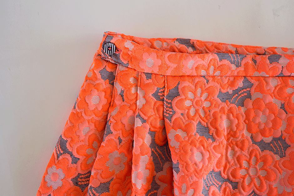 Create this DIY wrap skirt with some floral fabric for spring or summer. The perfect sewing project for warm weather.