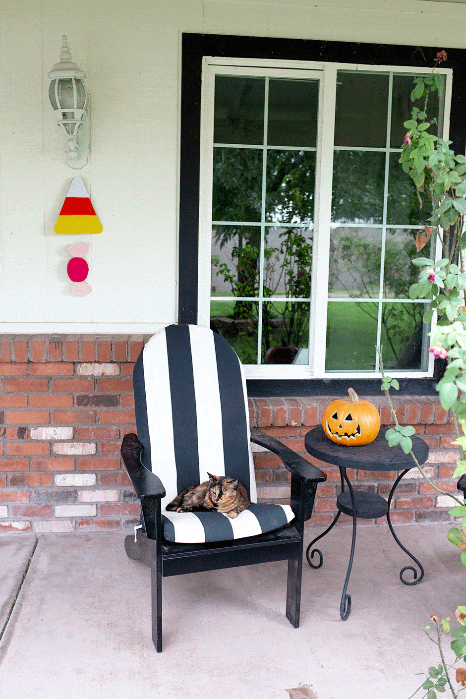 Need some Cricut Halloween ideas? This adorable, festive porchscape is sure to please your kids and neighbors alike! It's sometimes difficult to come up with Halloween decor ideas for outside but using your Cricut Maker and a few supplies will have your front door looking spooky in no time!