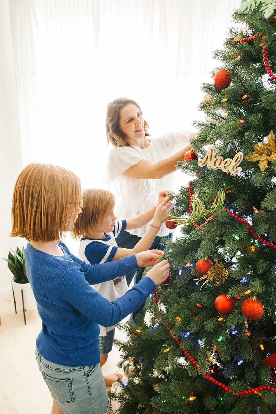 The holiday season is notoriously stressful and busy, but it doesn't have to be that way! Learn how to keep the magic alive and enjoy the season with your kids without having an anxiety attack. Read on for tips for a stress free Christmas! 