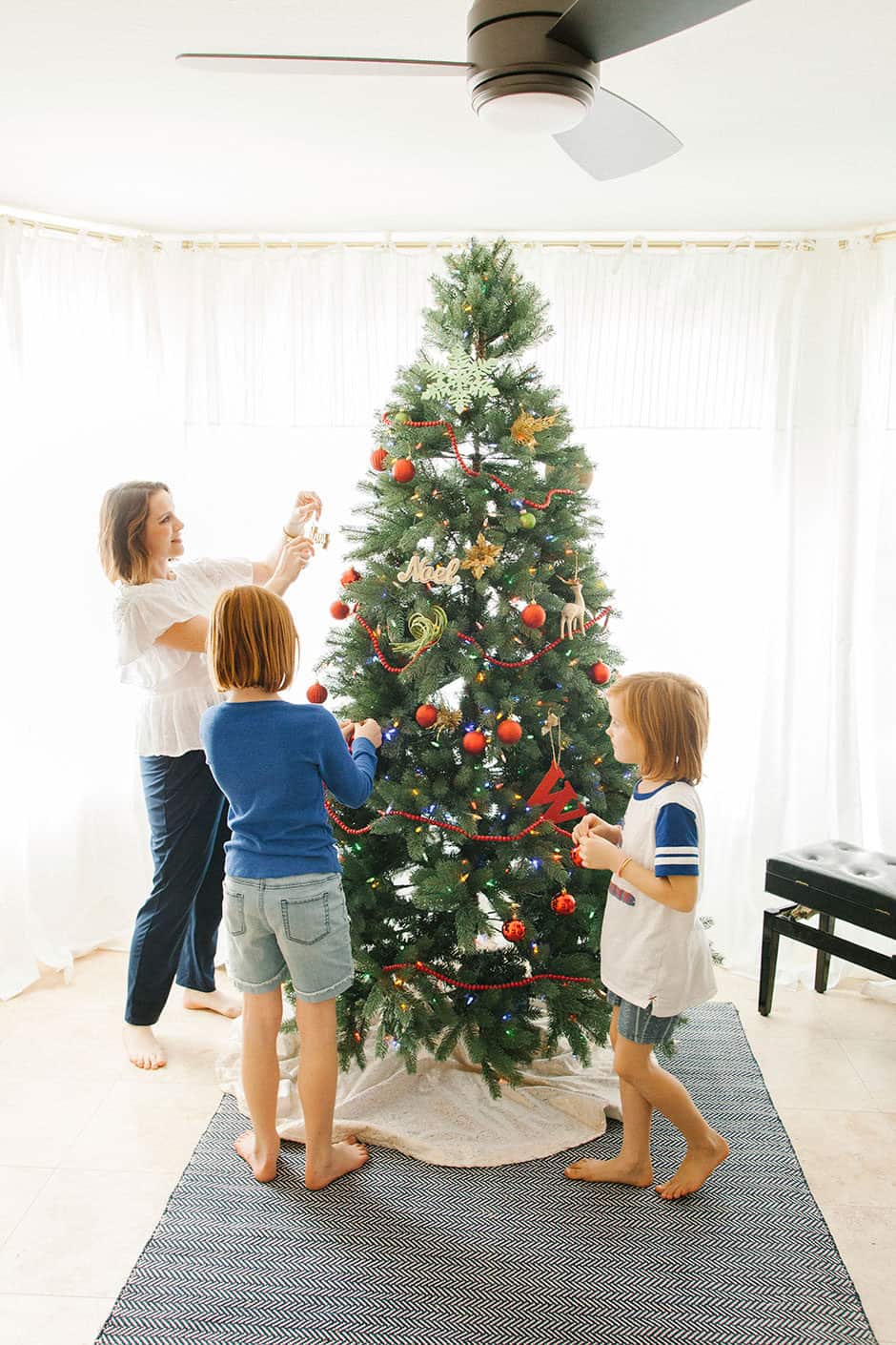 The holiday season is notoriously stressful and busy, but it doesn't have to be that way! Learn how to keep the magic alive and enjoy the season with your kids without having an anxiety attack. Read on for tips for a stress free Christmas! 